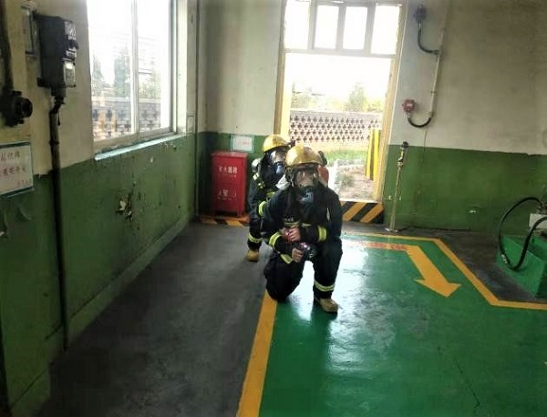 谈球吧官方网站消防队在“119消防宣传日”期间开展演练活动